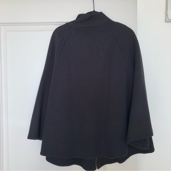 Black poncho with pockets - Picture 3 of 8